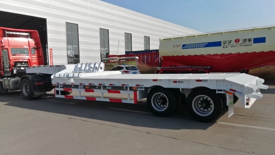 2 à 5 essieux Sinotruk Semi-remorque à basse altitude avec train d'atterrissage de 30 à 100 t Capacité 12 pneus