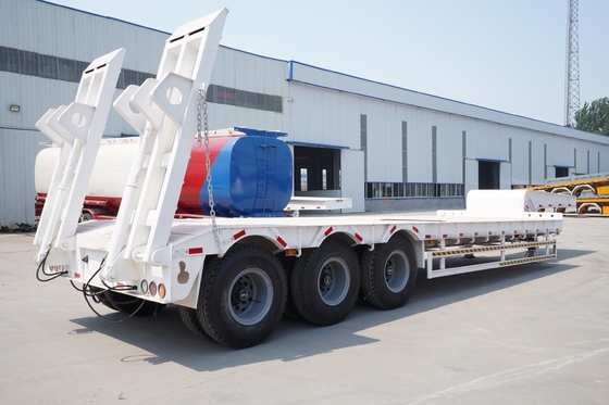 2 à 5 essieux Sinotruk Semi-remorque à basse altitude avec train d'atterrissage de 30 à 100 t Capacité 12 pneus